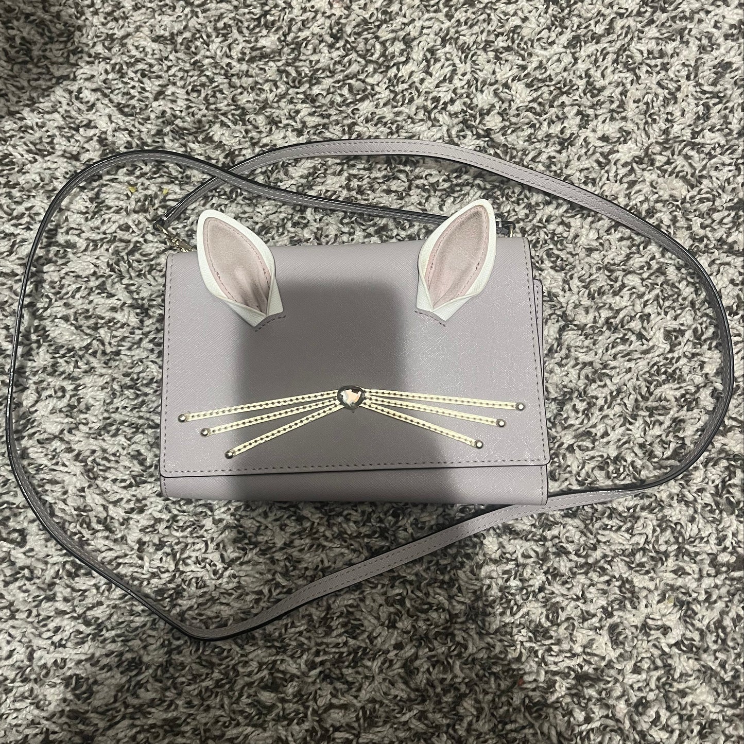 Authentic Kate Spade Animal-Inspired Crossbody – Light Gray, Playful Design, Used